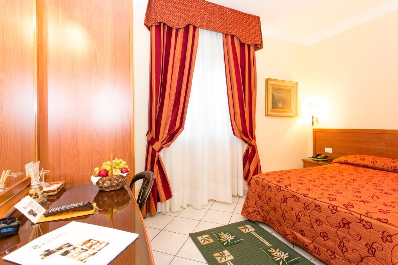 Hotel Ristorante Paladini Carisio Zewnętrze zdjęcie
