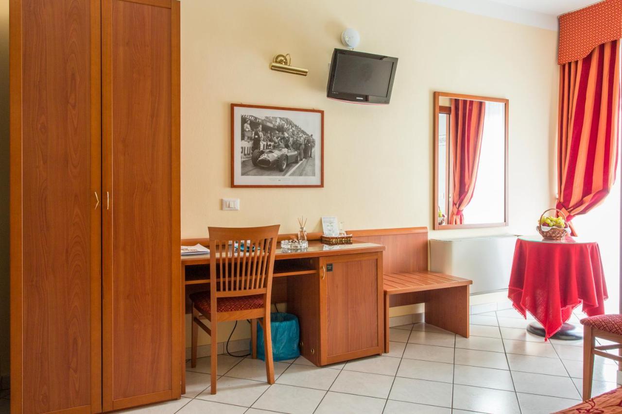 Hotel Ristorante Paladini Carisio Zewnętrze zdjęcie