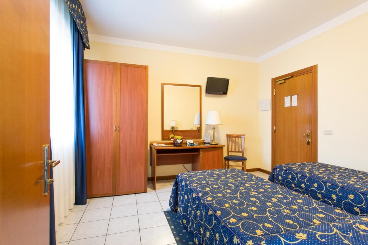 Hotel Ristorante Paladini Carisio Zewnętrze zdjęcie