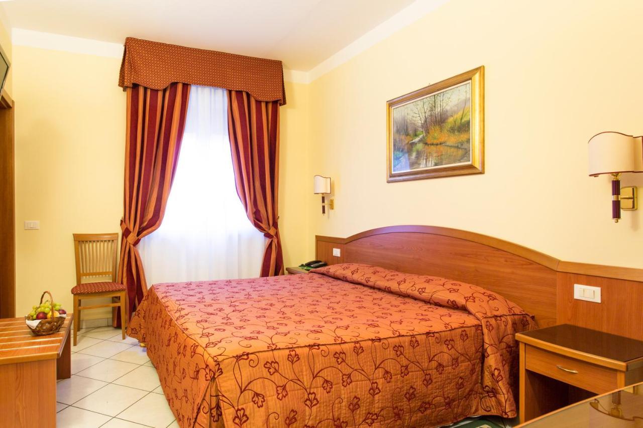 Hotel Ristorante Paladini Carisio Zewnętrze zdjęcie