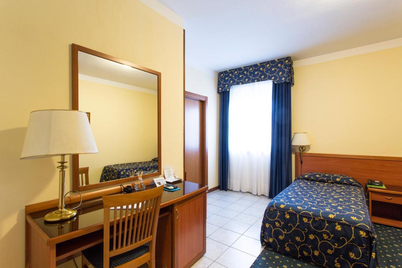 Hotel Ristorante Paladini Carisio Zewnętrze zdjęcie