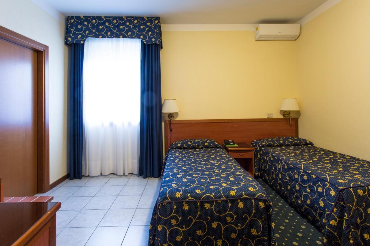 Hotel Ristorante Paladini Carisio Zewnętrze zdjęcie