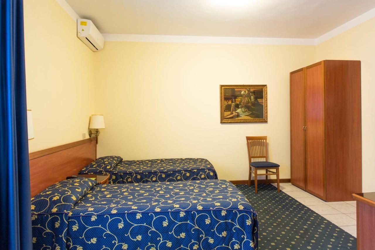 Hotel Ristorante Paladini Carisio Zewnętrze zdjęcie